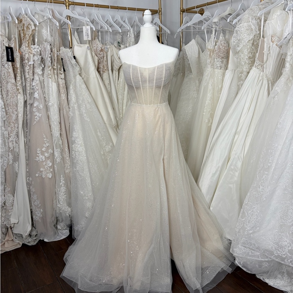 Elegant Strapless Wedding Gown